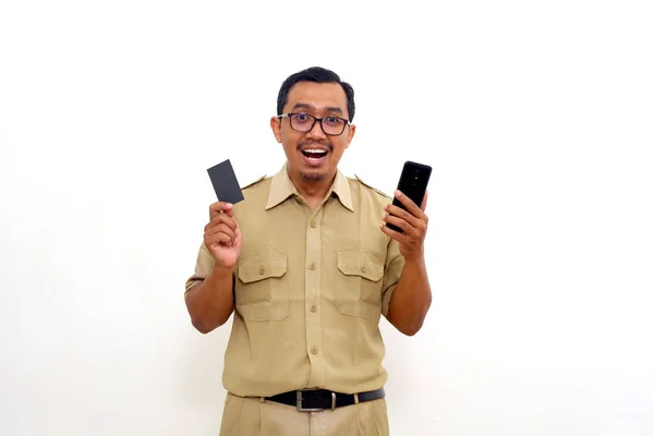 Happy Indonesian Government Employees Standing While Holding Blank Card Cell — Foto de Stock