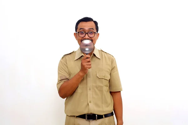 Funny Indonesian Government Employees Standing While Holding Magnifying Glass Isolated — Stok Foto