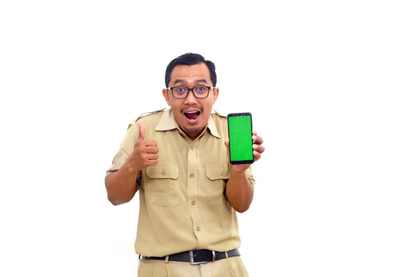 Happy Indonesian Government Employees Standing While Showing Blank Cell Phone — Stockfoto