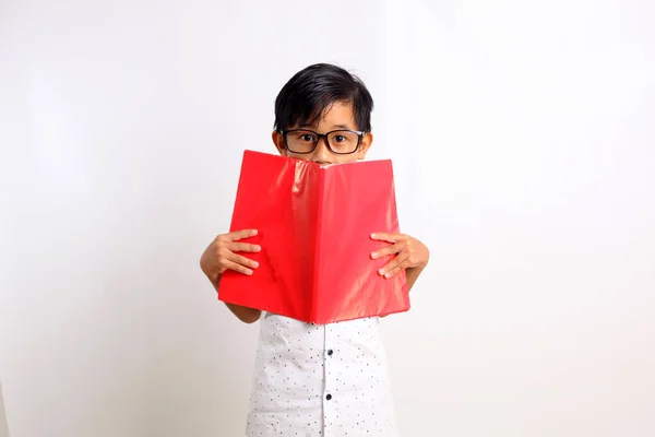 Entzückender Asiatischer Schuljunge Mit Einem Buch Das Einen Teil Seines — Stockfoto
