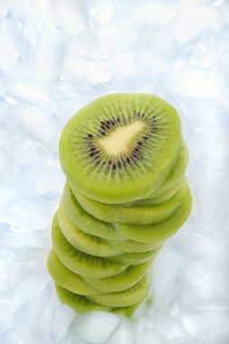 kivi meyve dilimleri buz küpleri