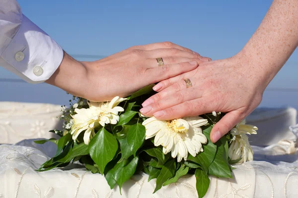 Accessori da sposa e forniture contro il cielo blu — Foto Stock