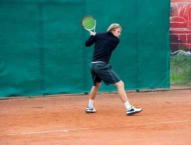 Tenis oyuncusu (genç adam)