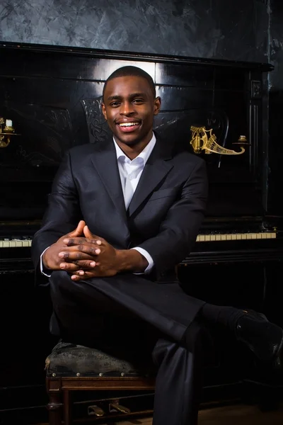 Black man near the piano — Stock Photo, Image