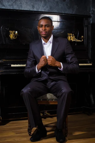 Black man near the piano — Stock Photo, Image