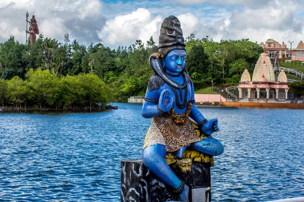 Modré shiva socha a chrám Stock Obrázky