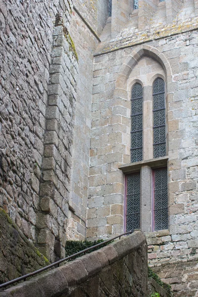 Brickwalls en windows in het kasteel — Stockfoto