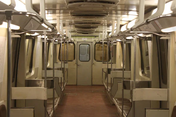 Metronun Yetersizliği 721 Uauza 2001 Üretim Yılı Açıklamanın Son Günü — Stok fotoğraf