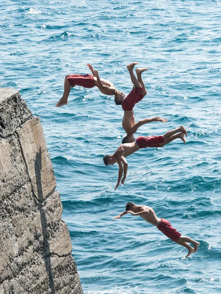 Boys in sequence of an acrobatic dive — Stock Photo, Image
