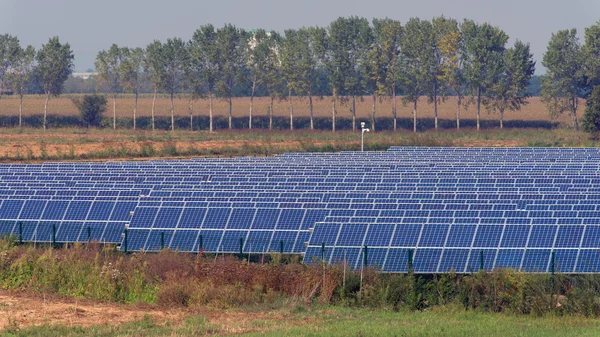 Duży panel słoneczny system — Zdjęcie stockowe