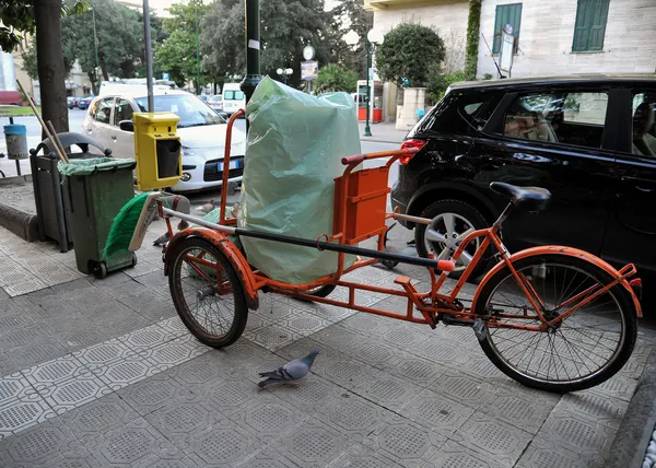 Old tricycle in the city — Stock Photo, Image