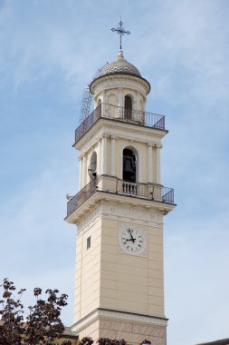 Tarihi türbe taç