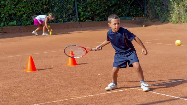 Scuola di tennis indoor — Foto Stock