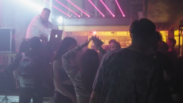 RUSSIA, VLADIMIR, 02 OCT 2021: crowd of young teenage people dance on dancefloor — Stock Video