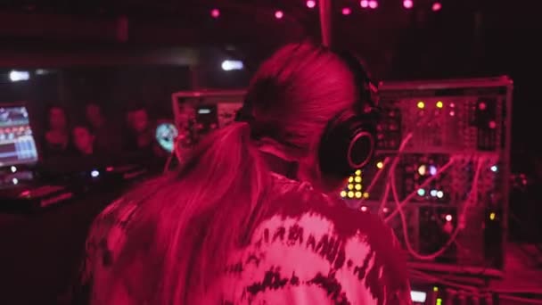 RUSSIA, VLADIMIR, 02 OCT 2021: man plays analog modular synthesizer at nightclub — Stock Video