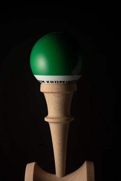 Kendama Japanesse Toy Portrait Sur Fond Noir — Photo