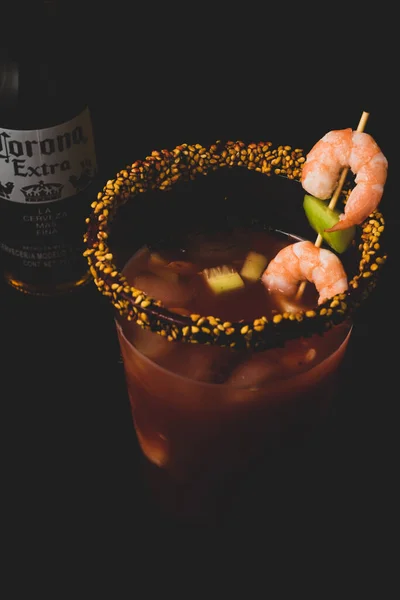 Michelada Ist Ein Mexikanischer Biercocktail Der Aus Bier Limettensaft Verschiedenen — Stockfoto