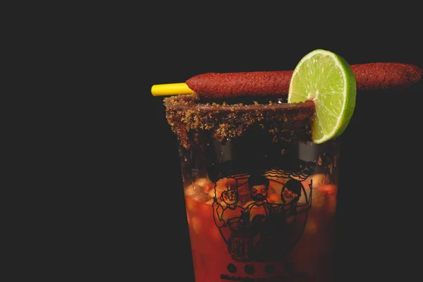 Michelada Ist Ein Mexikanischer Biercocktail Der Aus Bier Limettensaft Verschiedenen — Stockfoto