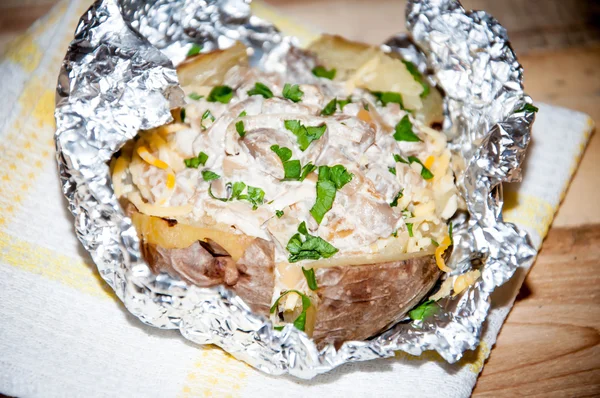 Peynirli fırında patates — Stok fotoğraf