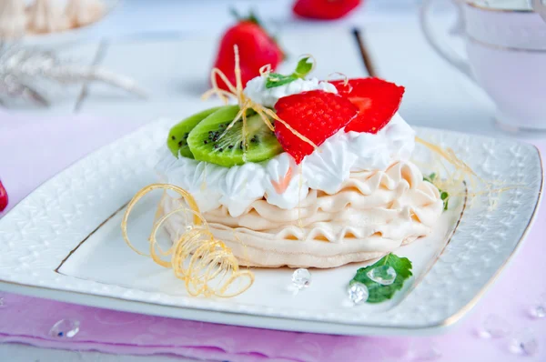 Pavlova cake — Stock Photo, Image