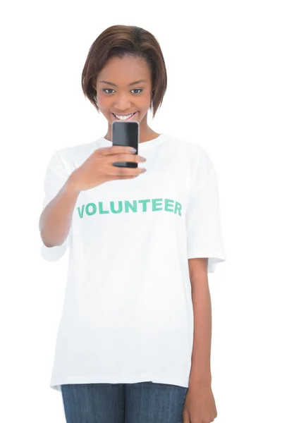 Happy volunteer woman using her mobile phone — Stock Photo, Image