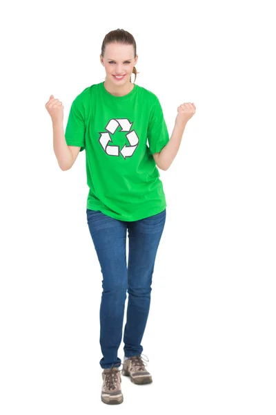 Bem sucedida ativista ambiental levantando seus punhos — Fotografia de Stock