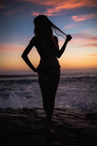 Stín sexy žena na pozadí moře — Stock fotografie