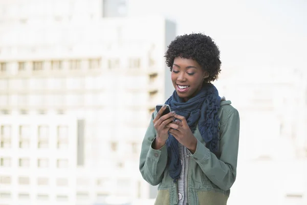 Cheerful casual model texting — Stock Photo, Image