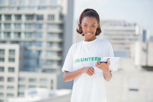 Smiling volunteer holding tablet pc — Stock Photo, Image