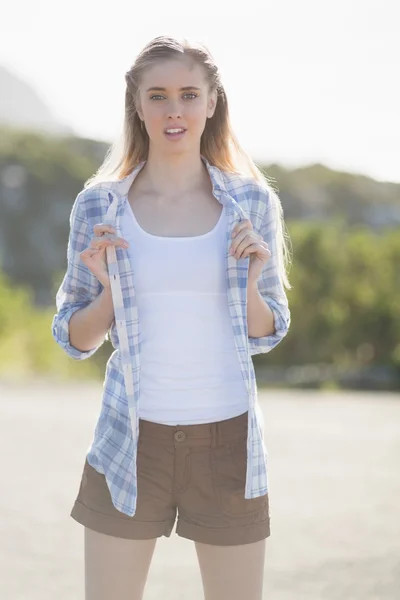 Attractive woman posing — Stock Photo, Image