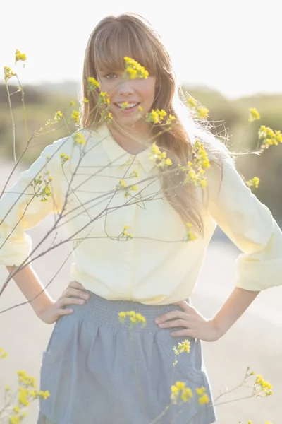 Smiling hipster girl staring at camera — Stock Photo, Image