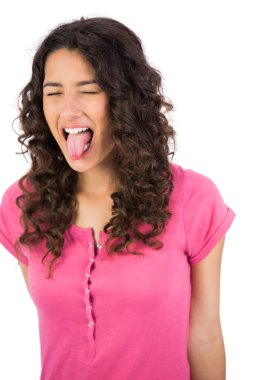 uzun saçlı esmer dilini yapışkanlık dışarı