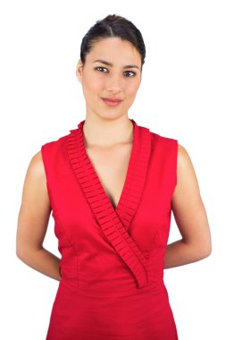 Kırmızı elbise poz içinde içerik seksi esmer