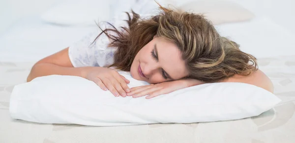 Woman sleeping in cosy bed — Stock Photo, Image