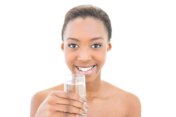 Smiling natural beauty holding water glass — Stock Photo, Image