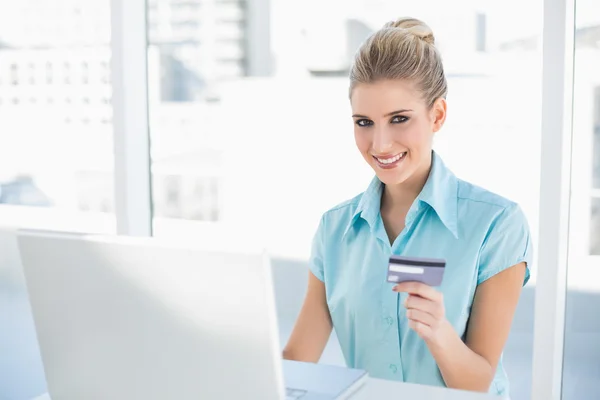 Happy smart businesswoman shopping online — Stock Photo, Image