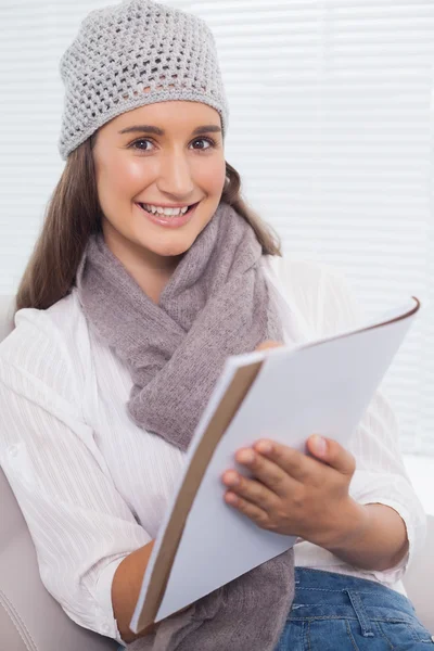 Cheerful brunette with winter hat on writing — Stock Photo, Image