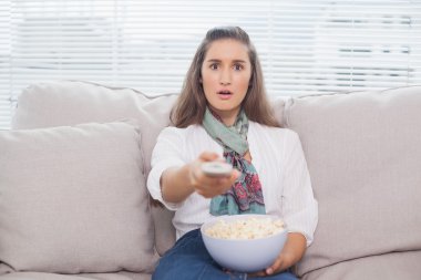 sürpriz şirin model TV kanalı değiştirme