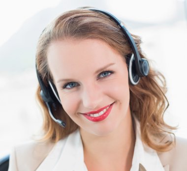 Kameraya bakarak doğal güzel işleç