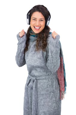 müzik dinlerken dans kış giysileri ile harika model