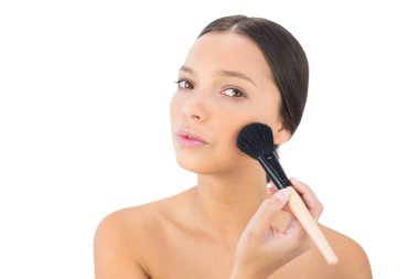 allık uygulayarak rahat çıplak model