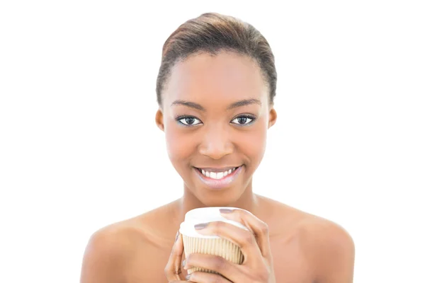 Smiling natural beauty holding coffee cup — Stock Photo, Image