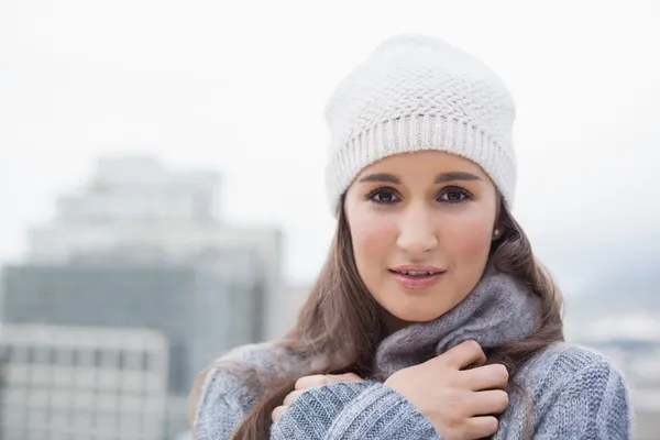 Cold cute woman with winter clothes on posing — Stock Photo, Image