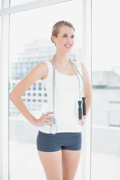 Cheerful sporty woman holding skipping rope — Stock Photo, Image