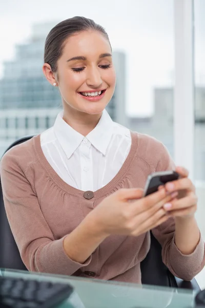 Smiling beautiful businesswoman text messaging — Stock Photo, Image