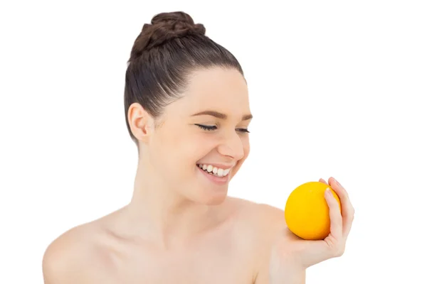 Happy pretty model holding orange — Stock Photo, Image