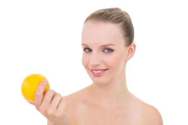 Joyful pretty blonde model holding an orange — Stock Photo, Image