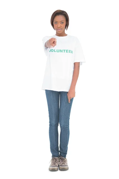 Woman wearing volunteer t-shirt pointing straight with her finger — Stock Photo, Image