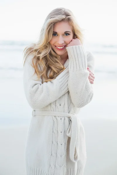 Content blonde woman in wool cardigan looking at camera — Stock Photo, Image