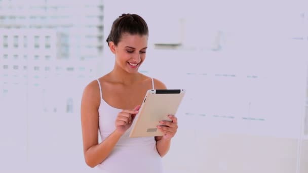 Happy beautiful woman using a laptop — Stock Video